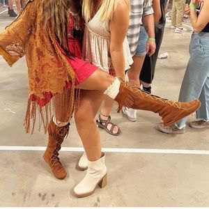 Minnetonka boho lace up knee high moccasin boots with fringe